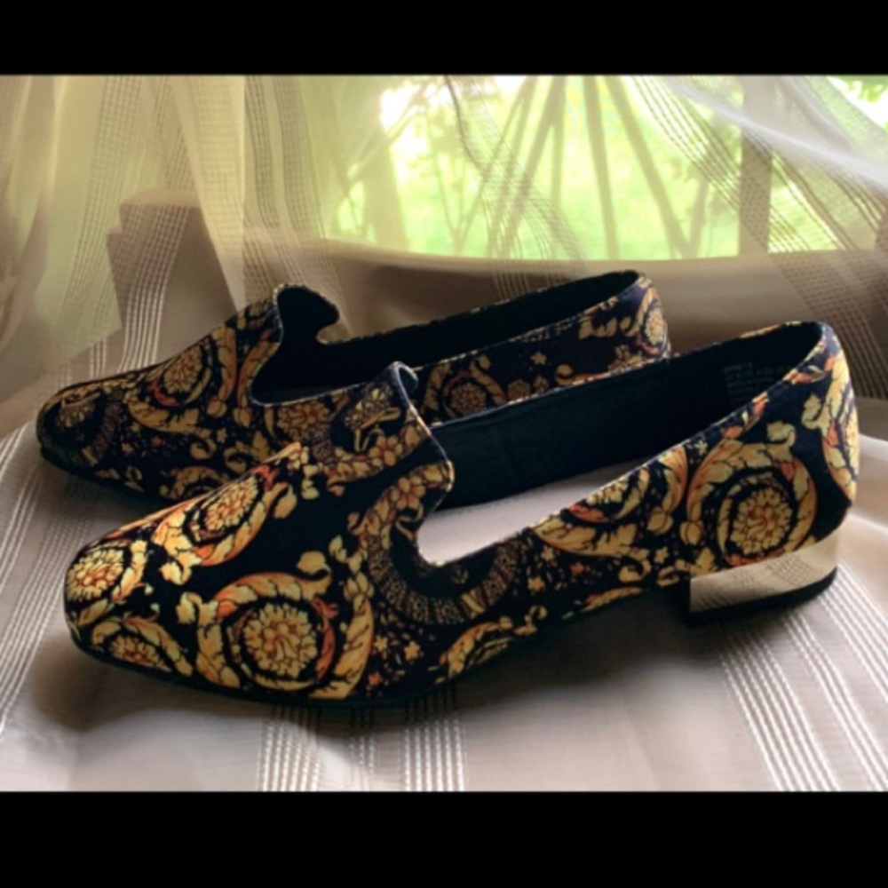 Shoe Dazzle Elegant Black and Gold Loafers - Picture 4 of 4